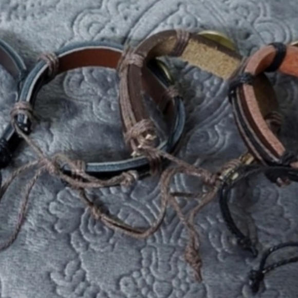 🇯🇲RELISTING SOON🌿 Cannabis pot leaf MJ leather adjustable cabochon bracelet - Picture 2 of 2